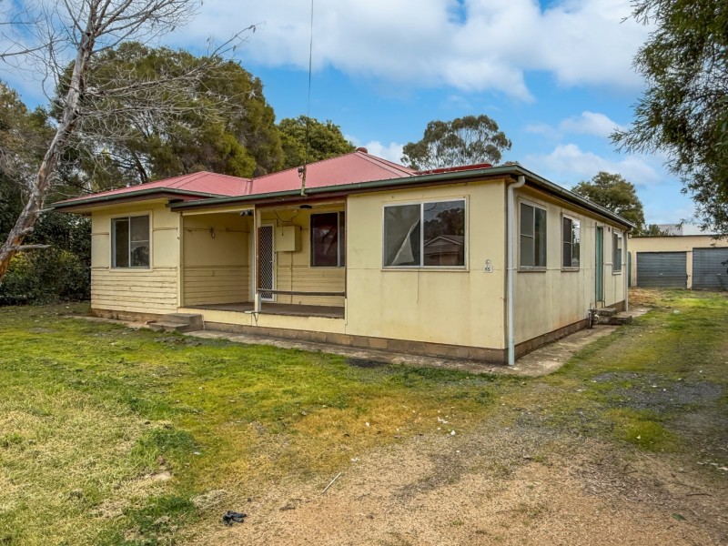 65 Binalong Street, Young NSW 2594