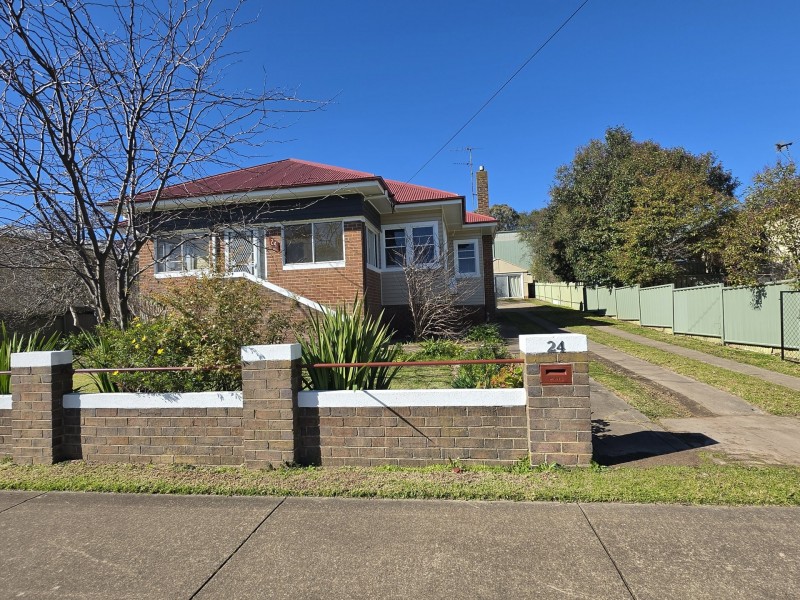 24 McLerie Street, Young NSW 2594