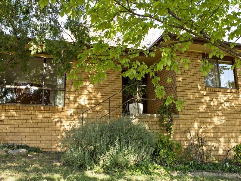 37 Whiteman Avenue, Young NSW 2594