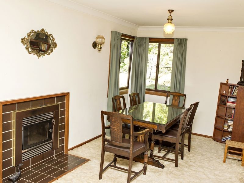 37 Whiteman Avenue, Young NSW 2594