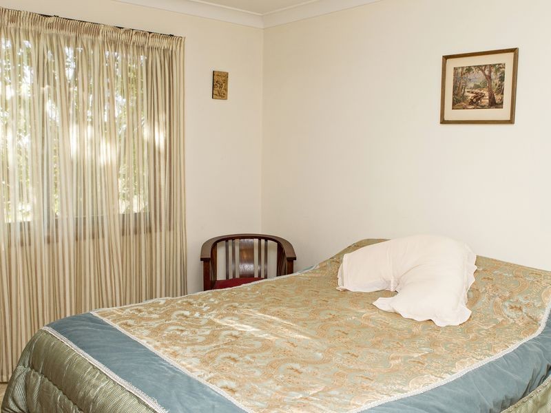 37 Whiteman Avenue, Young NSW 2594