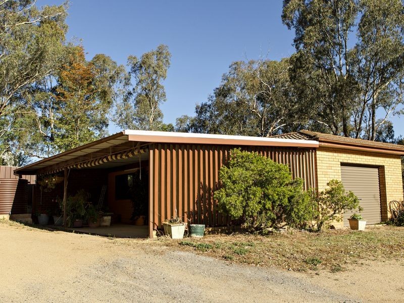 37 Whiteman Avenue, Young NSW 2594