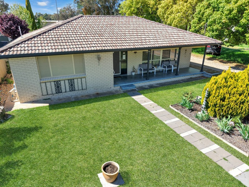 14 Briggs Street, Young NSW 2594