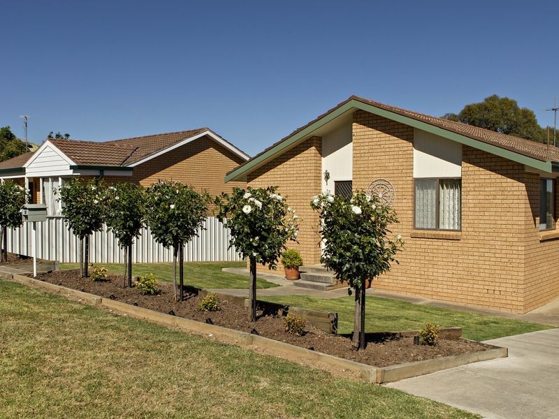 27 Templemore Street, Young NSW 2594