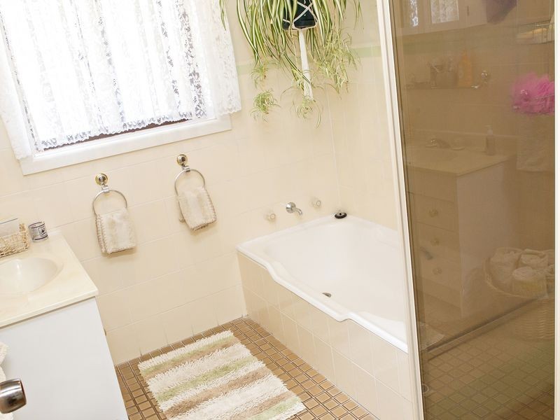 27 Templemore Street, Young NSW 2594