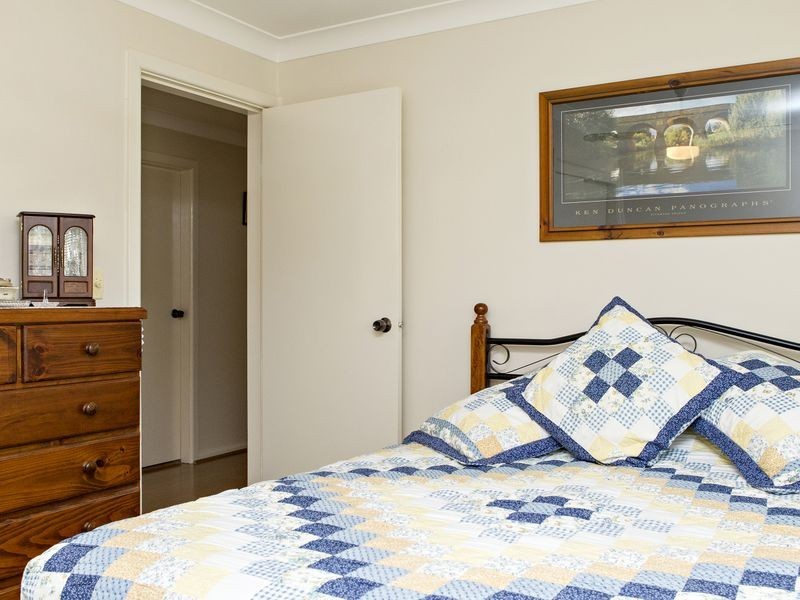 27 Templemore Street, Young NSW 2594