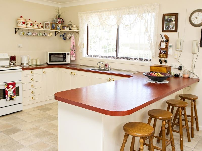 27 Templemore Street, Young NSW 2594