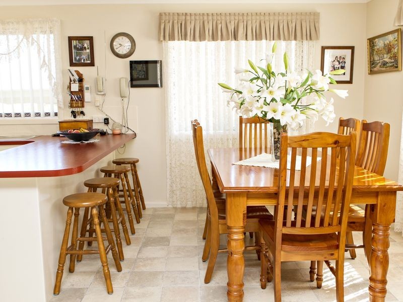27 Templemore Street, Young NSW 2594
