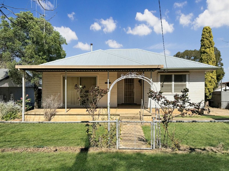 12 Prospect Street, Young NSW 2594