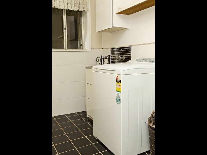 20 Back Creek Rd, Young NSW 2594