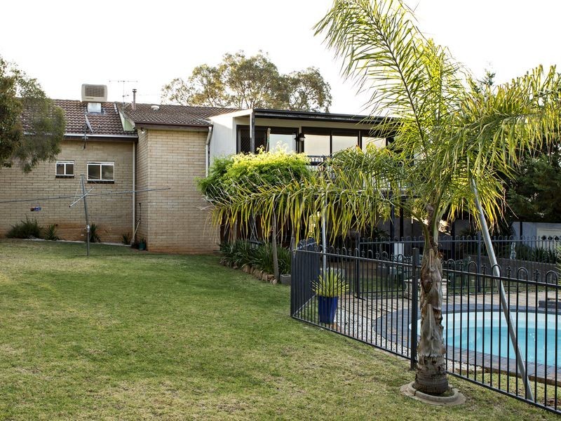 20 Back Creek Rd, Young NSW 2594