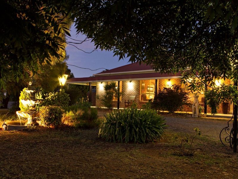 224 Henry Lawson Way, Young NSW 2594