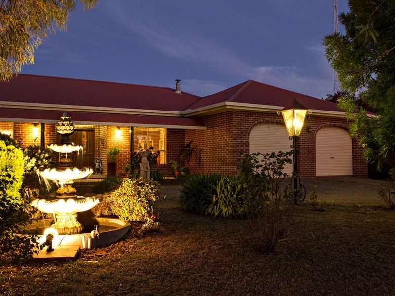 224 Henry Lawson Way, Young NSW 2594