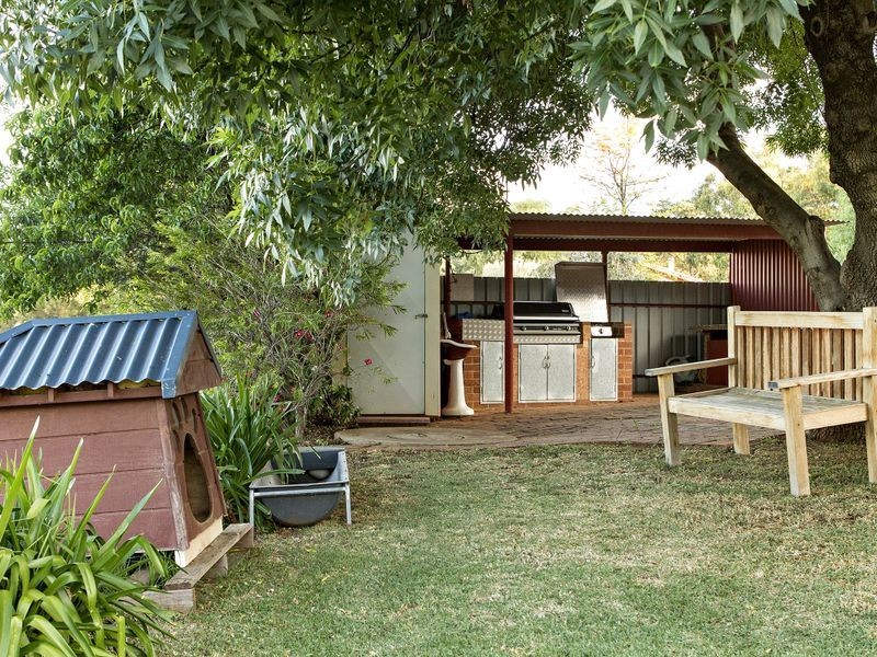 224 Henry Lawson Way, Young NSW 2594