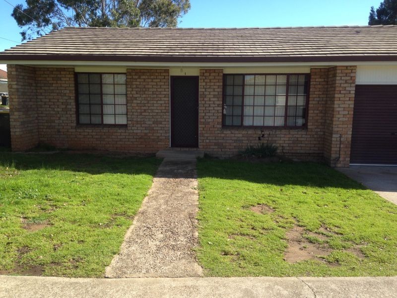 1/17 Miro Street, Young NSW 2594