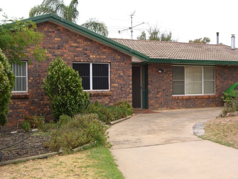72 Blackett Avenue, Young NSW 2594