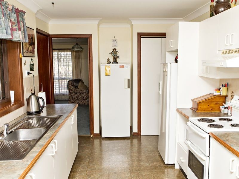 72 Templemore Street, Young NSW 2594