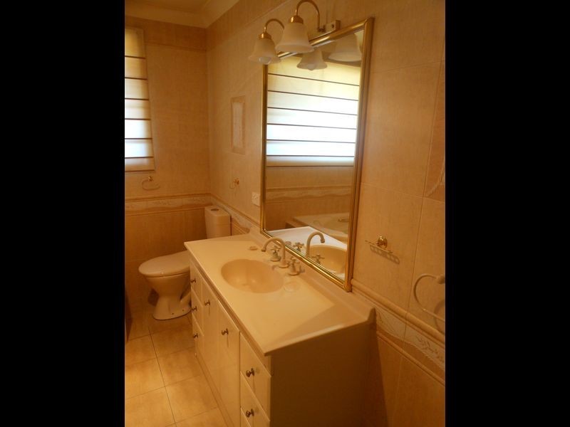 15 Burrangong Hall Road, Young NSW 2594