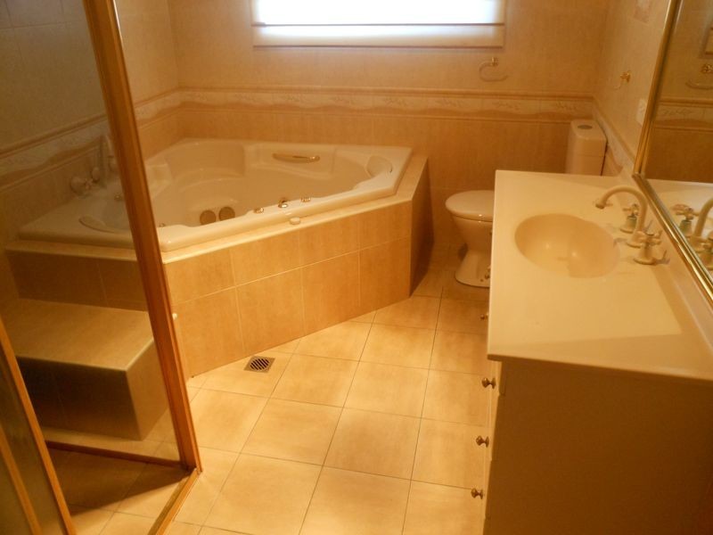 15 Burrangong Hall Road, Young NSW 2594