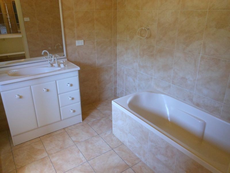 15 Burrangong Hall Road, Young NSW 2594