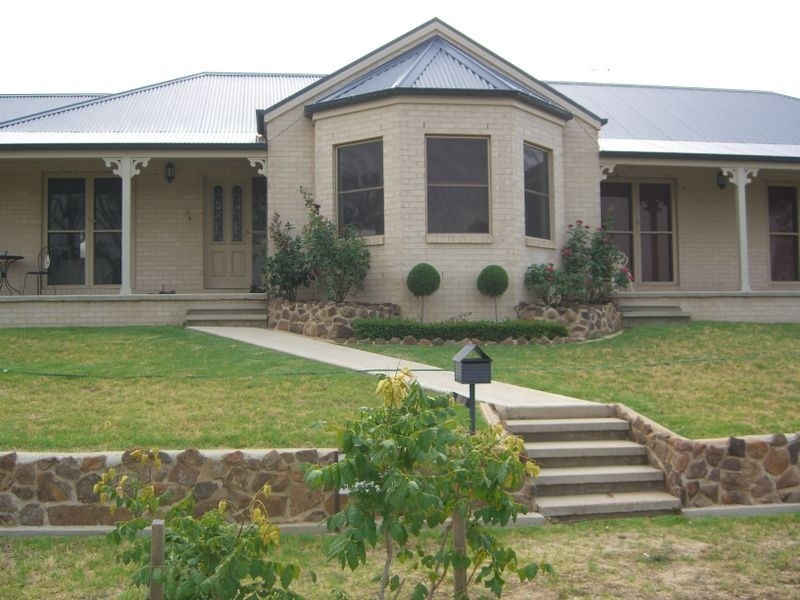 51 Petticoat Lane, Young NSW 2594