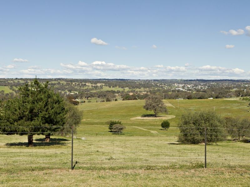 132 Belmore Road Young, Young NSW 2594