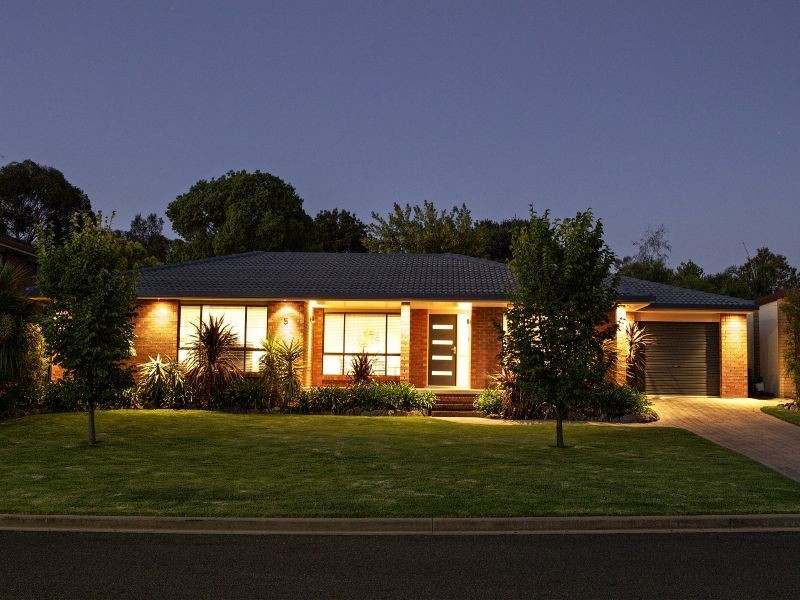 5 Keevil Drive, Young NSW 2594