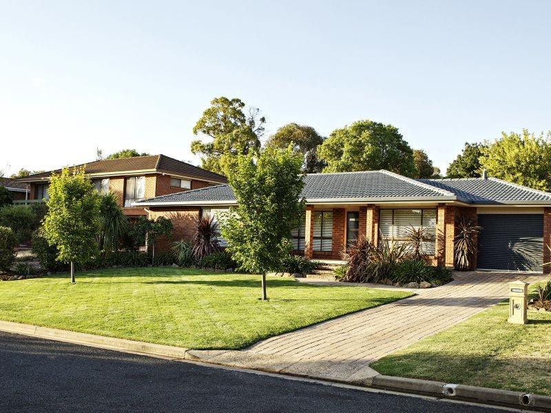 5 Keevil Drive, Young NSW 2594