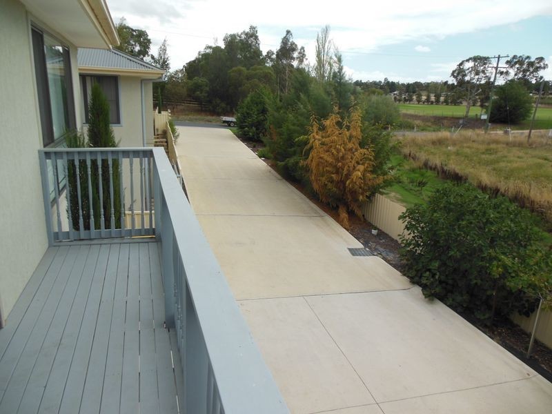 11 Trafalgar Street, Young NSW 2594