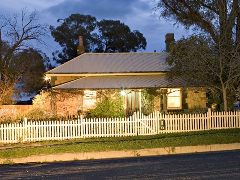 15 Clarke Street, Young NSW 2594