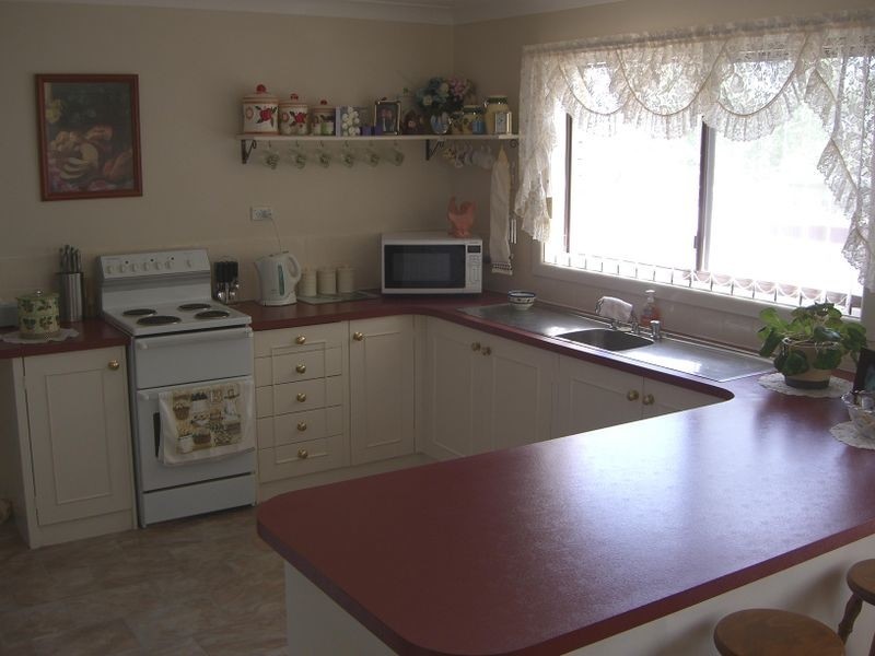 27 Templemore Street, Young NSW 2594