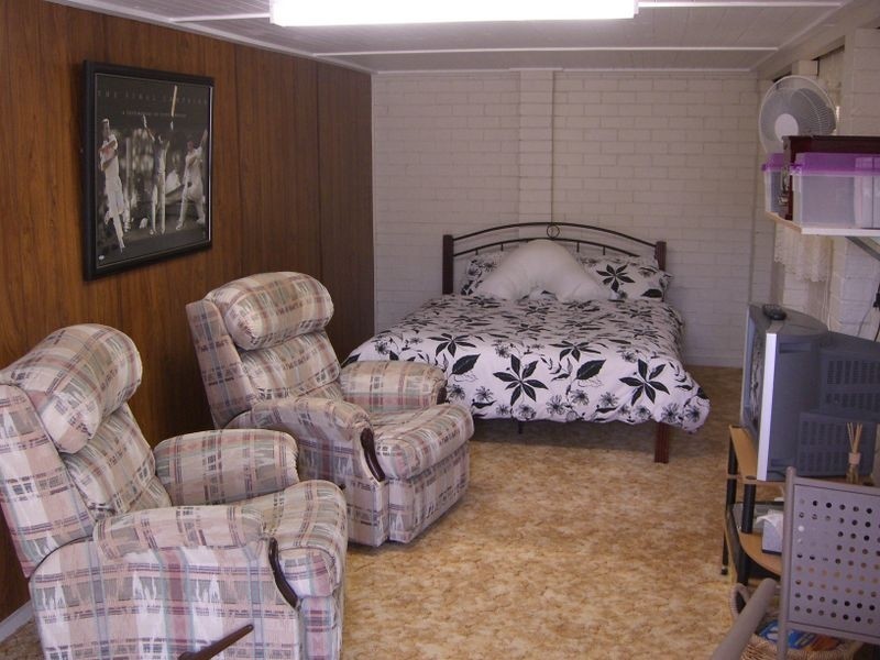27 Templemore Street, Young NSW 2594