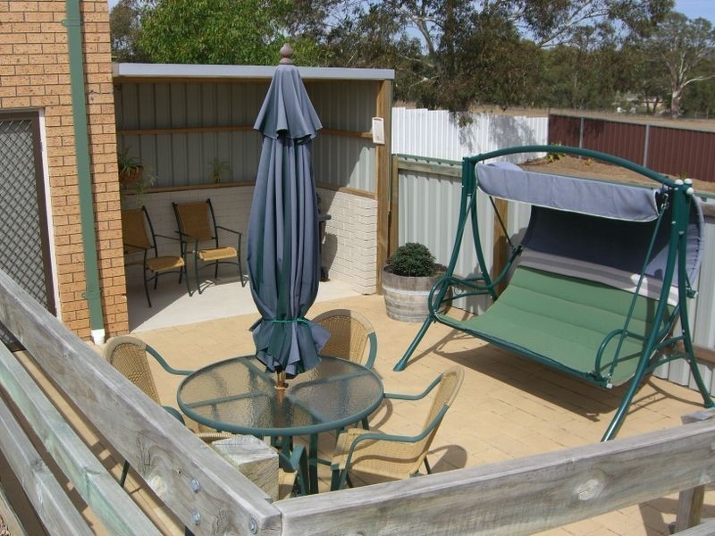 27 Templemore Street, Young NSW 2594