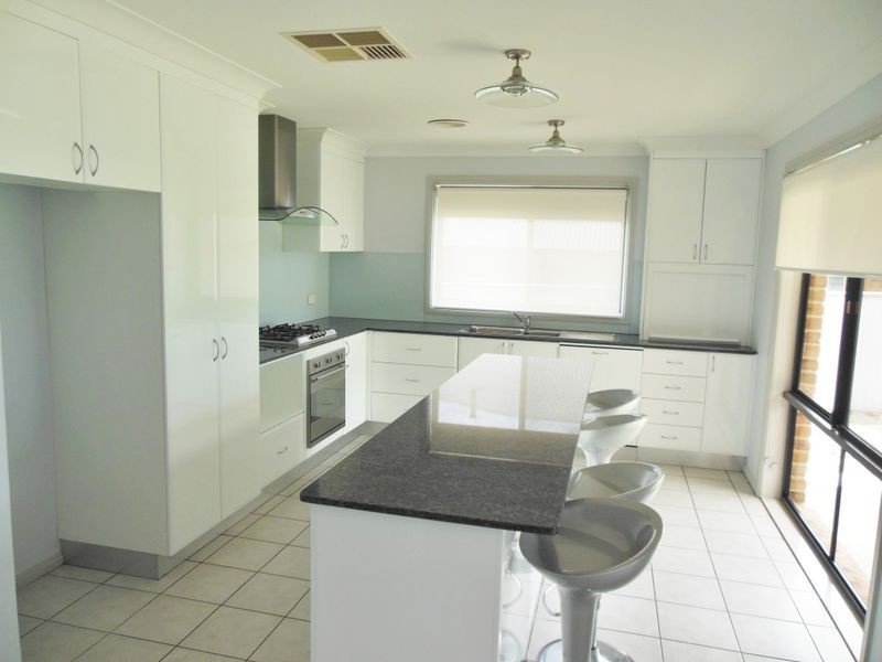 2 Gold Court, Young NSW 2594