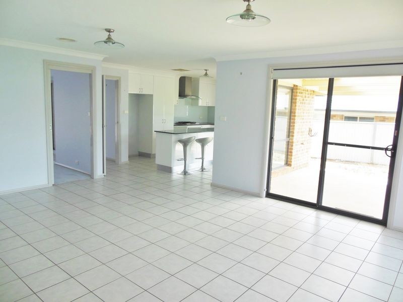 2 Gold Court, Young NSW 2594