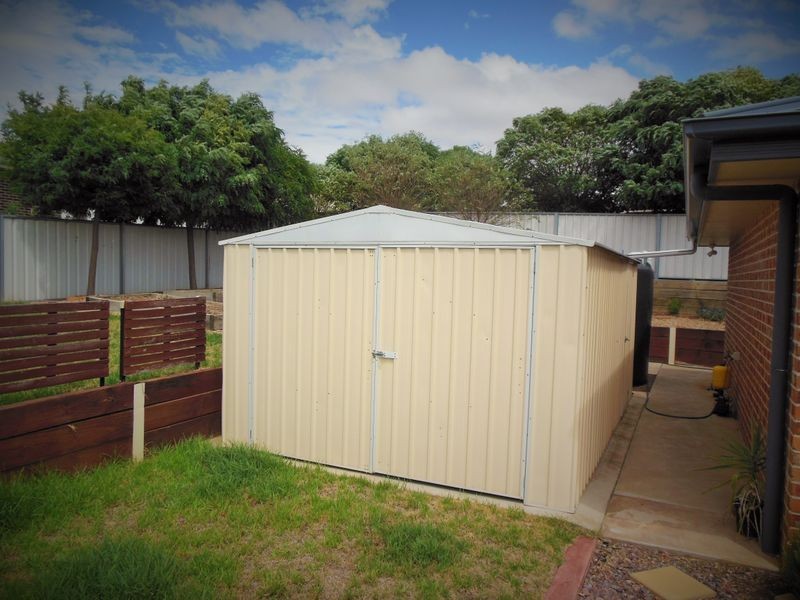 2 Gold Court, Young NSW 2594