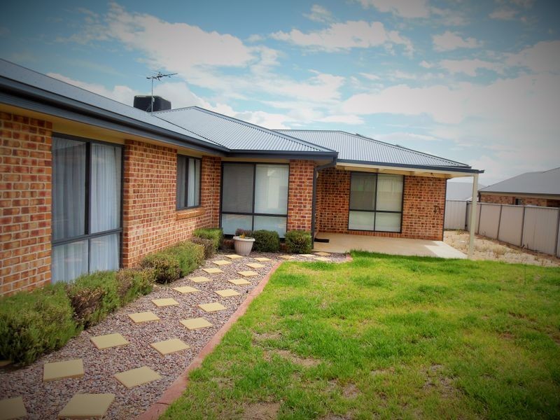 2 Gold Court, Young NSW 2594