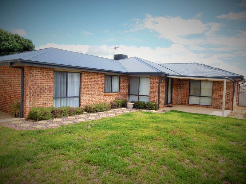2 Gold Court, Young NSW 2594