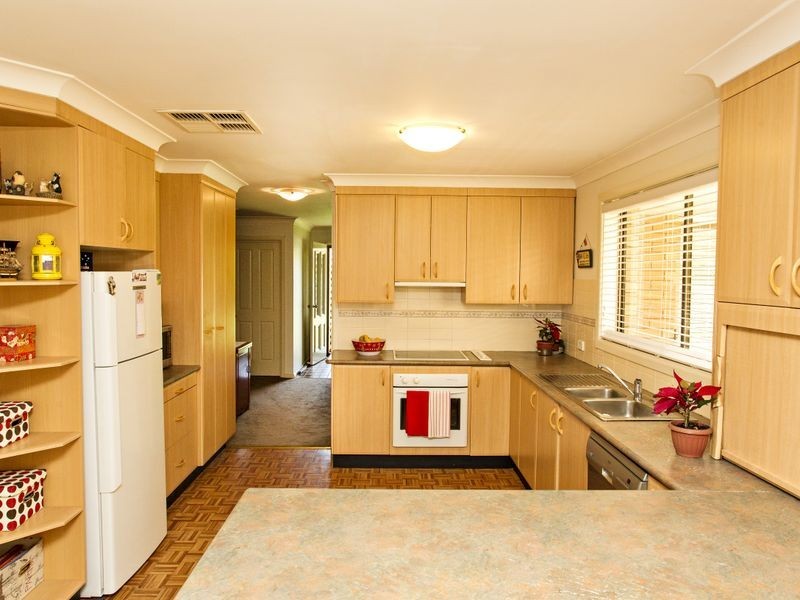 67 Blackett Avenue, Young NSW 2594