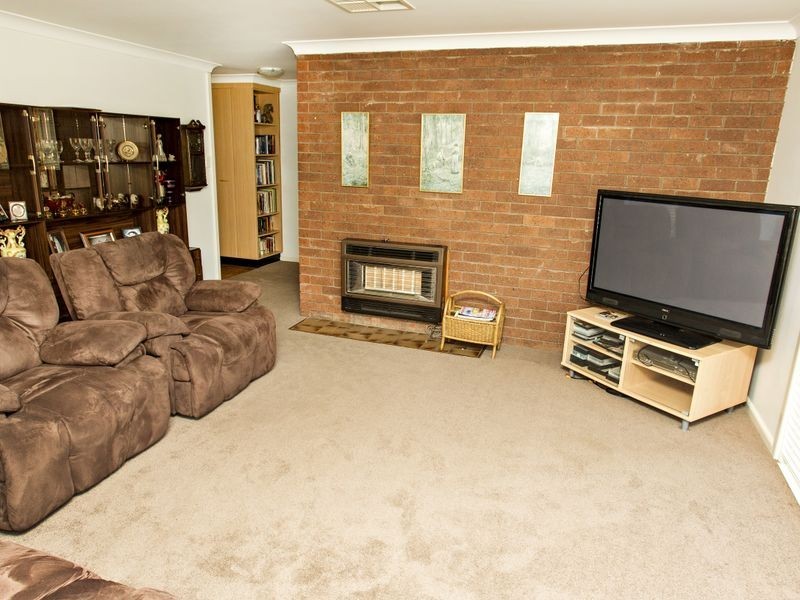 67 Blackett Avenue, Young NSW 2594