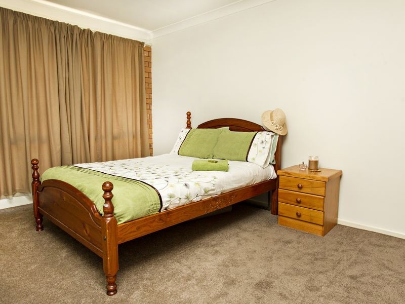 67 Blackett Avenue, Young NSW 2594