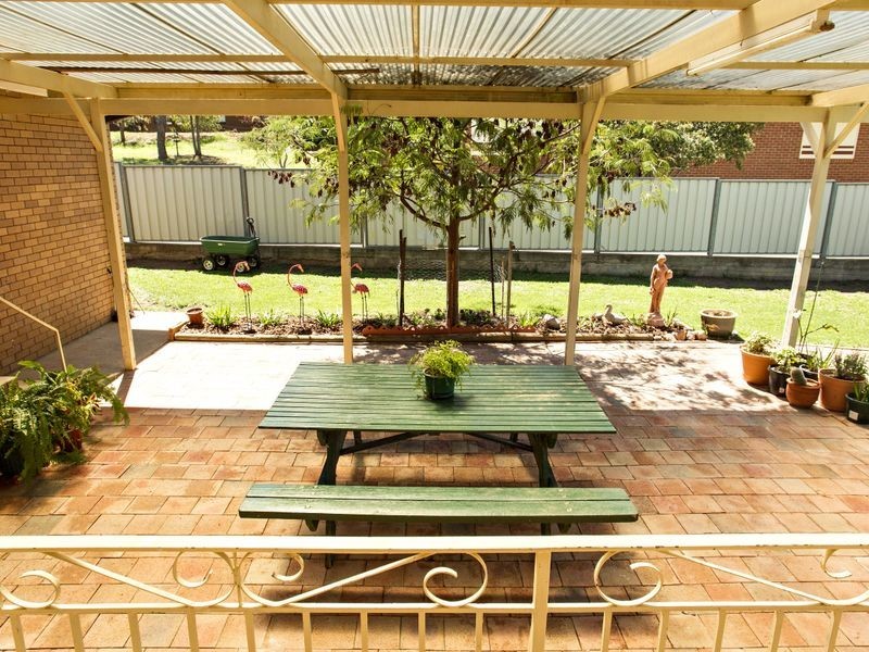 67 Blackett Avenue, Young NSW 2594