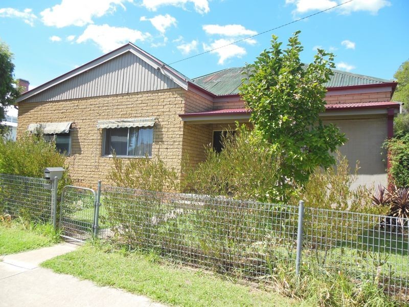 44 McLerie Street, Young NSW 2594