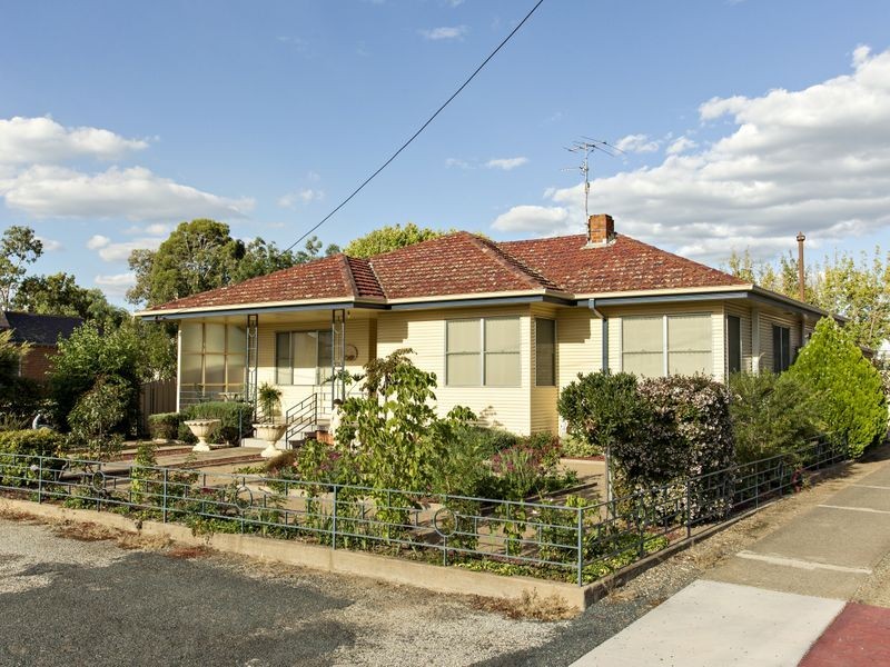 92 Lynch Street, Young NSW 2594