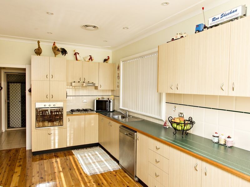 92 Lynch Street, Young NSW 2594