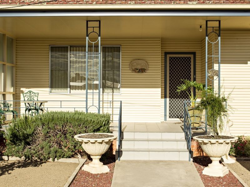 92 Lynch Street, Young NSW 2594