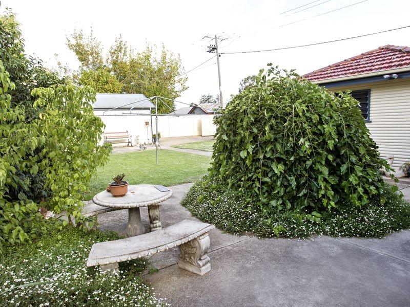 92 Lynch Street, Young NSW 2594