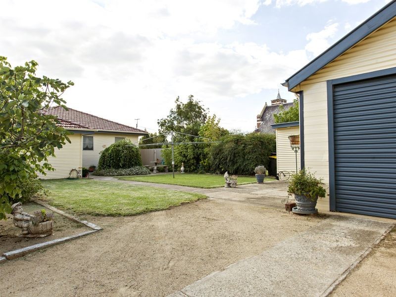 92 Lynch Street, Young NSW 2594