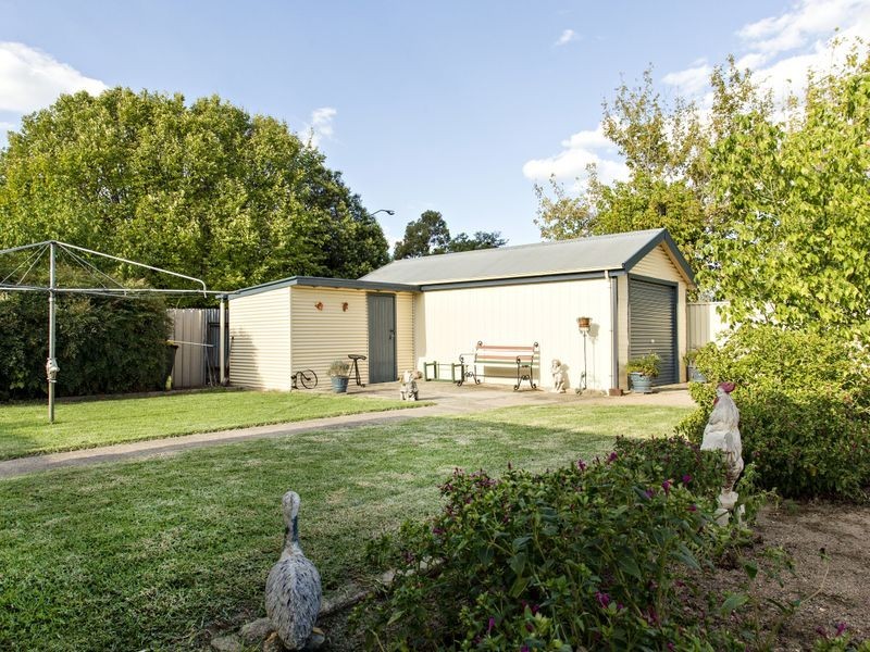 92 Lynch Street, Young NSW 2594