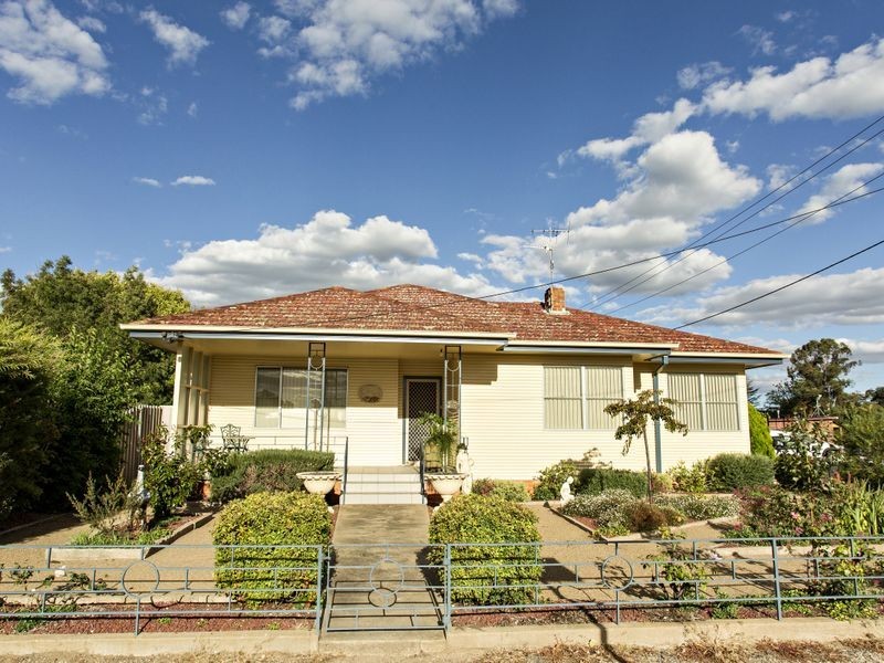 92 Lynch Street, Young NSW 2594
